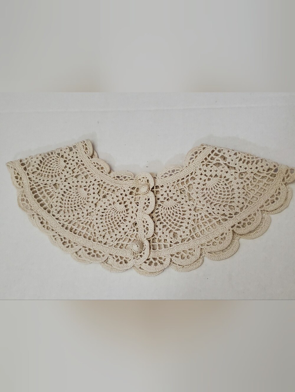 Crocheted Lace Collar*Beige*Scalloped*Detachable*Button Closure*C7